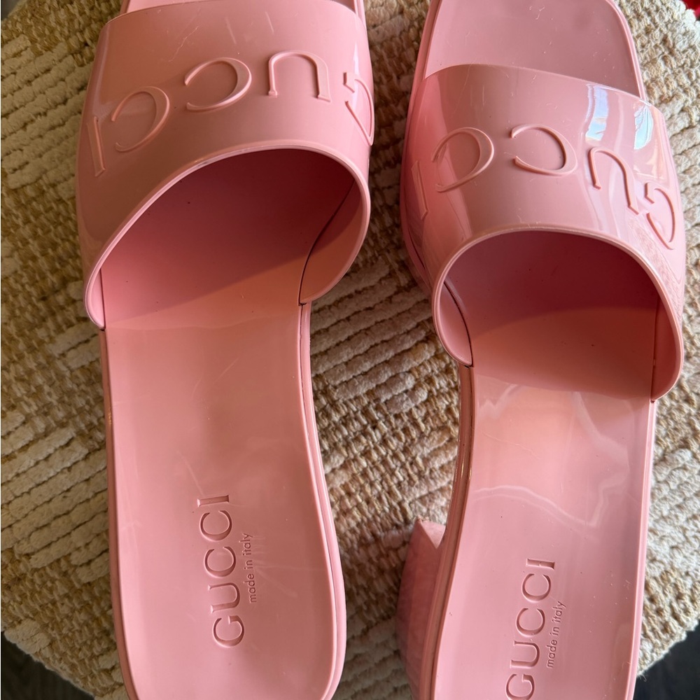 Gucci Women's Pink Jelly Slide Sandals - Picture 2 of 9